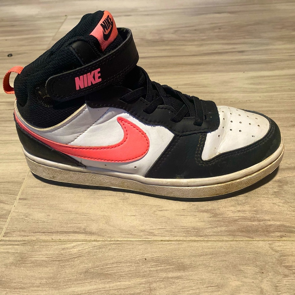 Black white and pink Nike girls shoes size 3 in kids